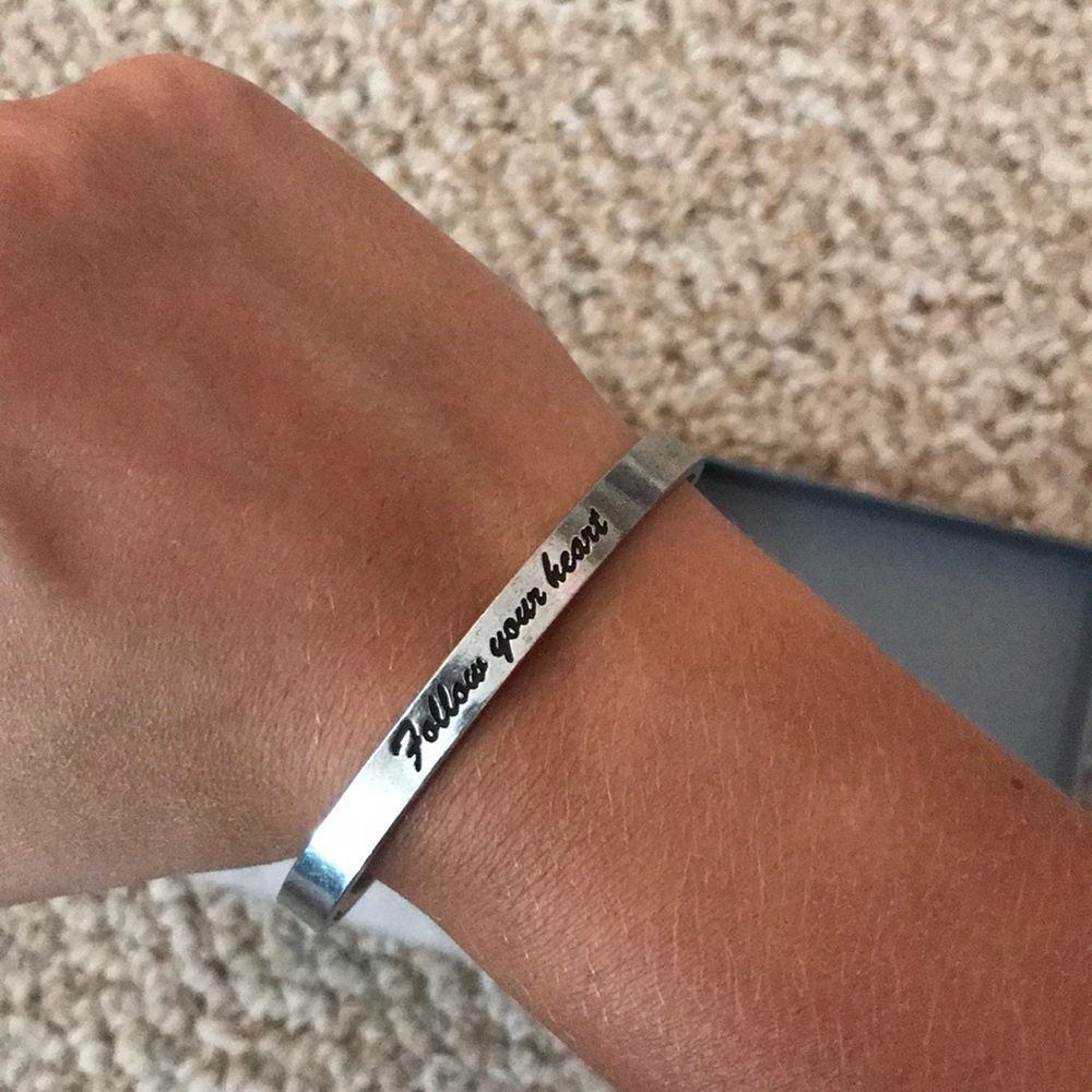 Silver wrist bangle bracelet w/“follow your heart”